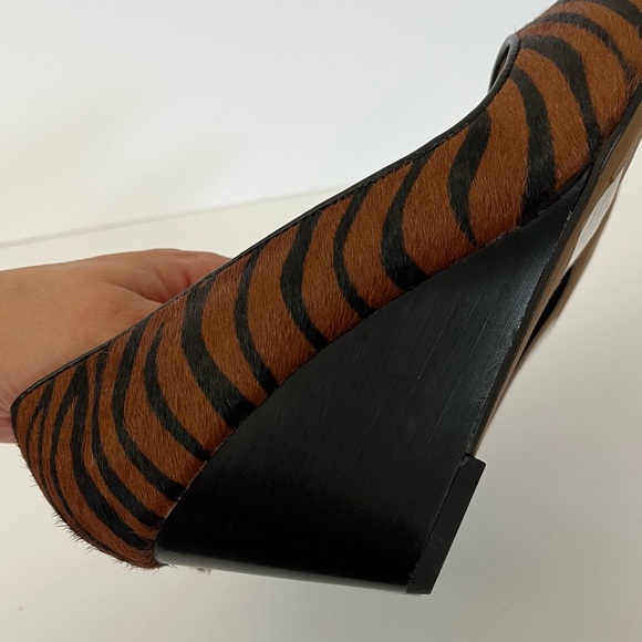 Franco Sarto Calf Hair Tiger Stripe Wedge Pumps NWOT Size 5.5 - Picture 9 of 11